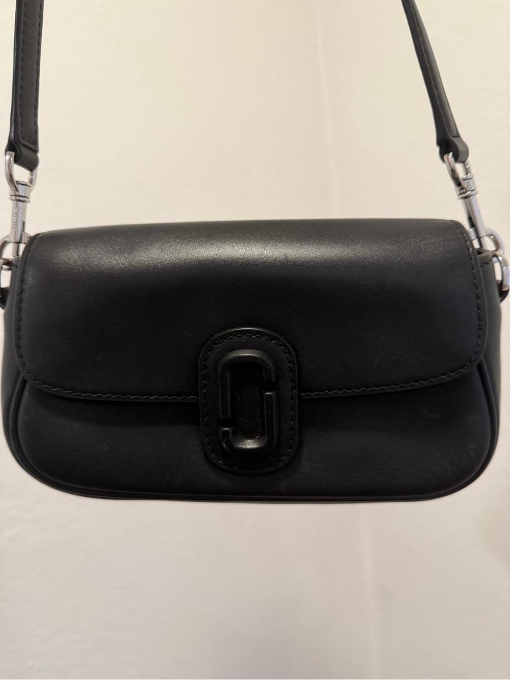 Marc Jacobs Black Leather Shoulder Bag with Logo Turnlock